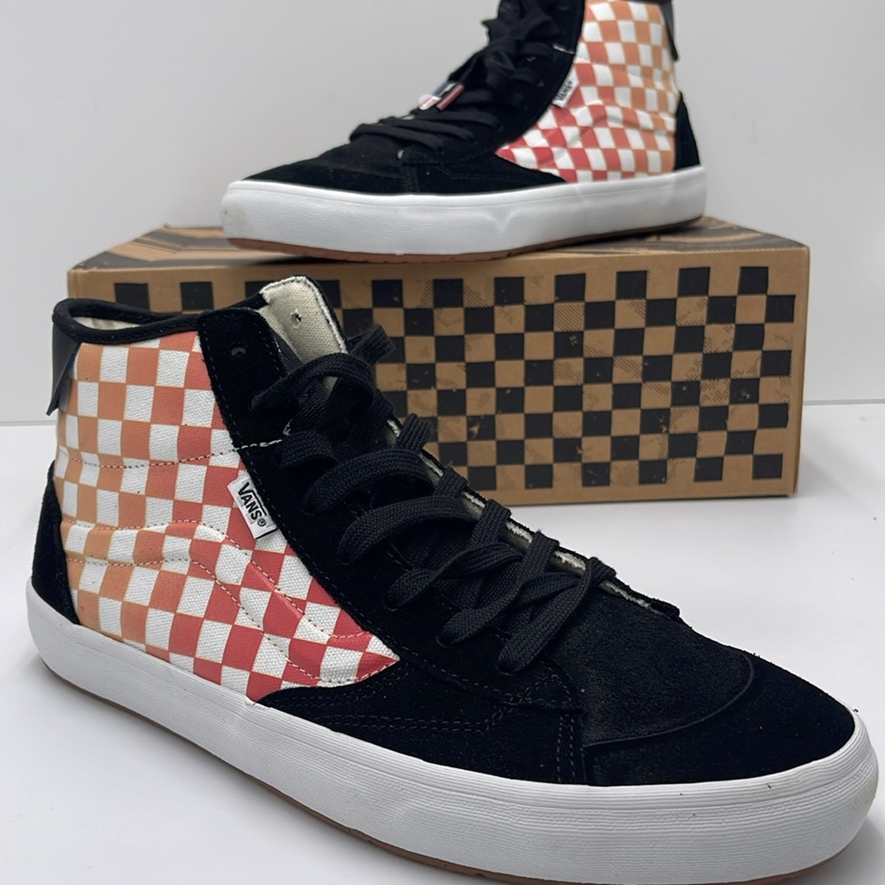 Vans WMNS High-Top Sneakers The Lizzie
Checkerboard Black/Multi
VN0A4BX1BML - Picture 14 of 16